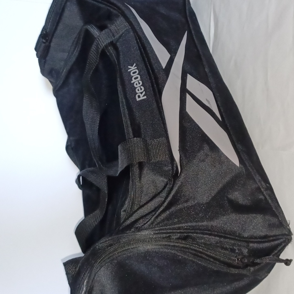 Reebok duffel bag black and gray gym bag 19" x 10" x 10" 2 exterior zip  Copy